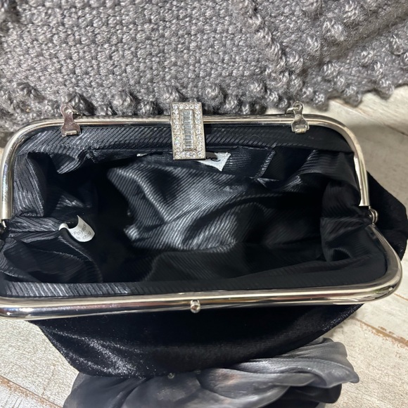 ❤️Laila Rowe Black & Gray Velvet Evening Bag - Picture 6 of 6